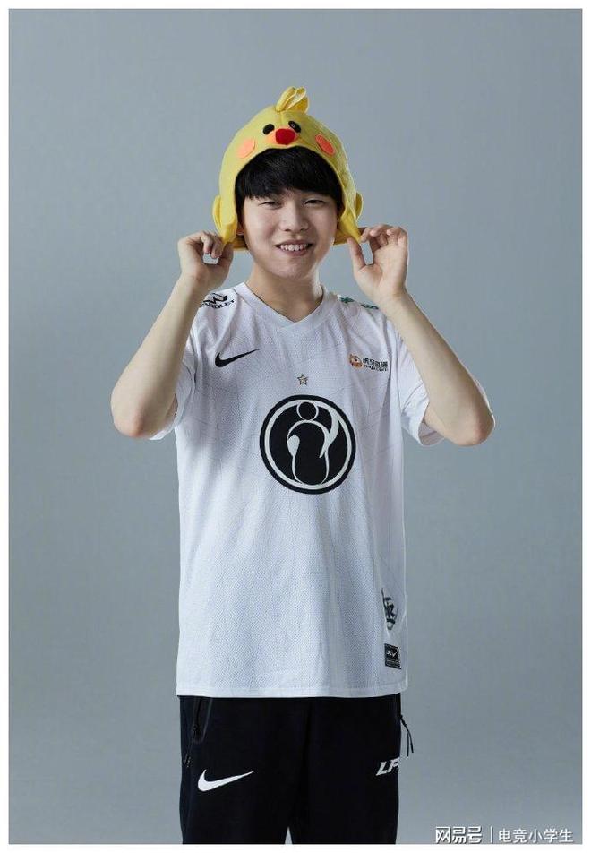 电子游戏-JackeyLove爆冷击败中国队Karsa在曼联比赛中出色防守之后，奥兰多魔术再遭质疑的简单介绍